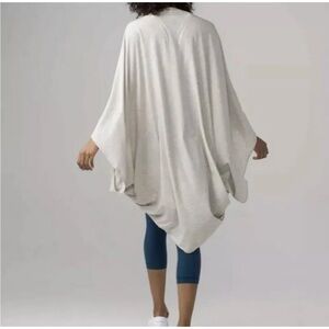 Lululemon Two-Way Sage Scarf One Size in Heathered Light Grey Beige